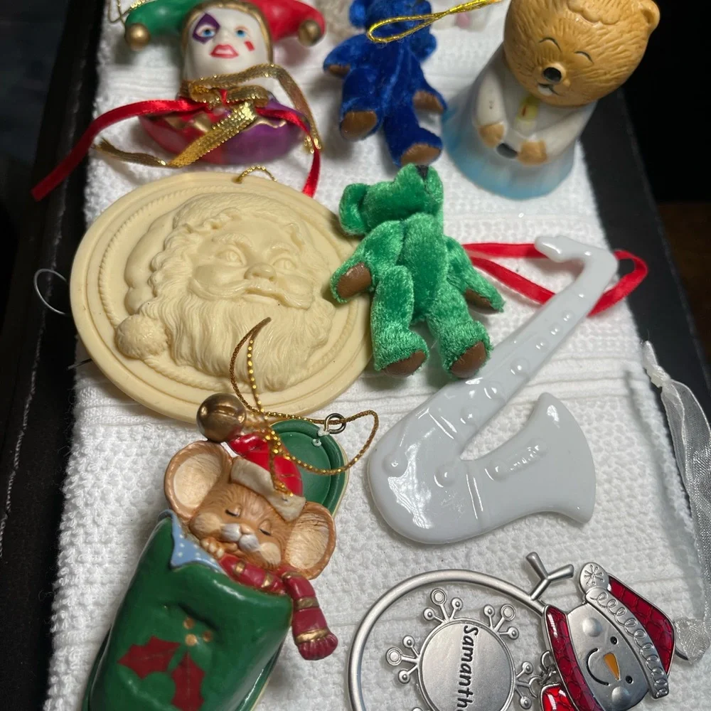 Lot of 11 Christmas ornaments‎
